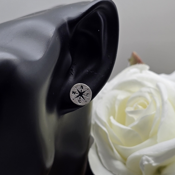 ❤️ COMPASS STUD EARRINGS - Picture 2 of 4